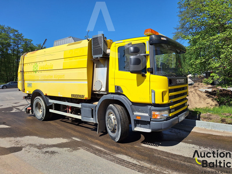 Scania P 94 - Road sweeper: picture 1 Scania P 94 - Road sweeper: picture 1