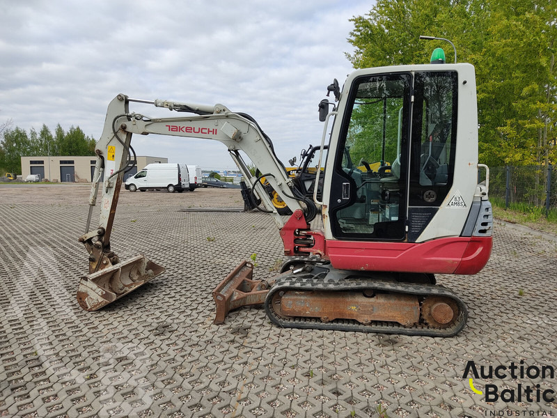 Takeuchi TB228 - Mini excavator: picture 3 Takeuchi TB228 - Mini excavator: picture 3