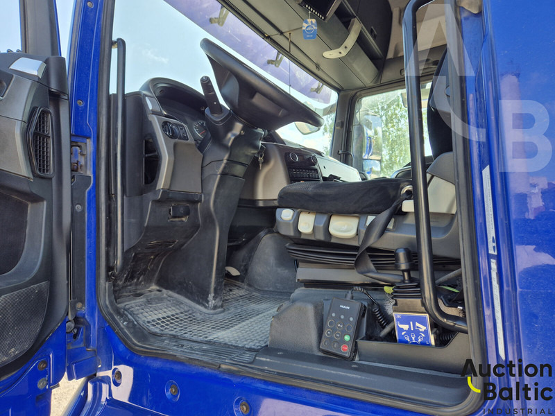 MAN TGX24.360 - Tractor unit: picture 5 MAN TGX24.360 - Tractor unit: picture 5
