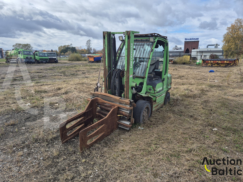 UniCarriers 30 - Diesel forklift: picture 3 UniCarriers 30 - Diesel forklift: picture 3