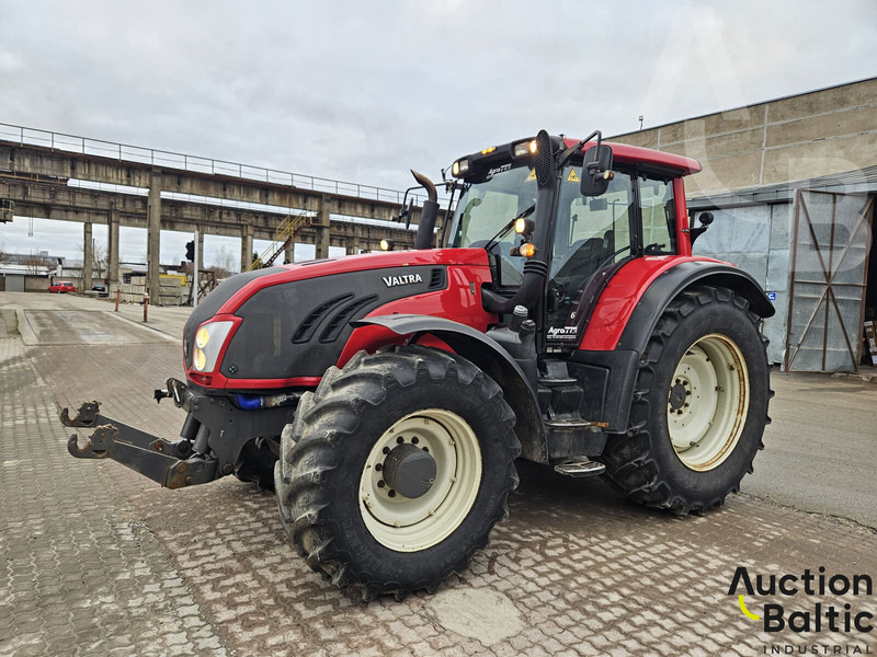 Valtra T213V - Farm tractor: picture 2 Valtra T213V - Farm tractor: picture 2