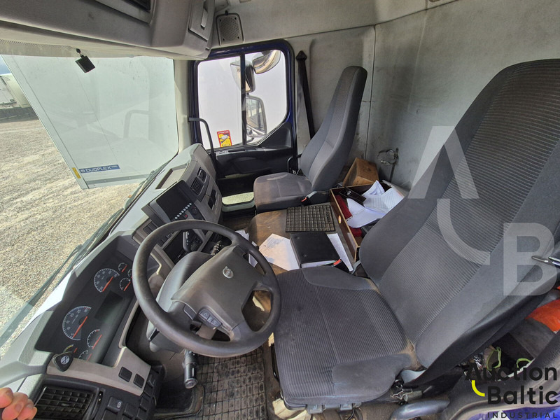 Volvo FL240 - Box truck: picture 4 Volvo FL240 - Box truck: picture 4