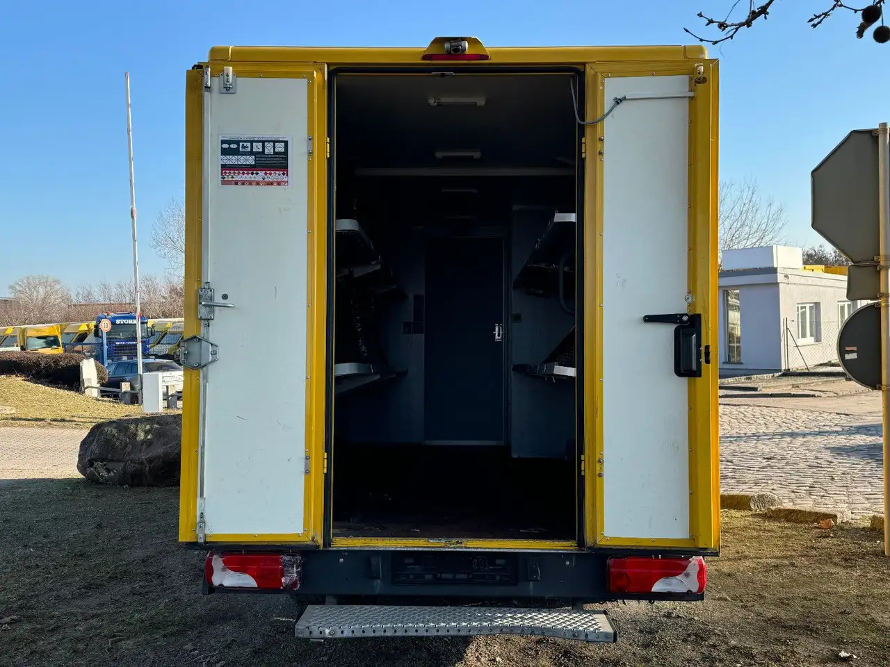 Closed box van Mercedes-Benz Sprinter/Koffer/Regalsystem/ EU5/ 1. Hand: picture 14 Closed box van Mercedes-Benz Sprinter/Koffer/Regalsystem/ EU5/ 1. Hand: picture 14