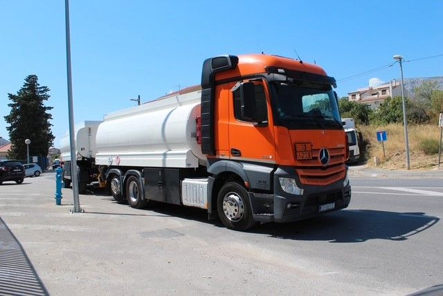 Mercedes-Benz Actros 2548 6x2/4 - Tanker truck: picture 3 Mercedes-Benz Actros 2548 6x2/4 - Tanker truck: picture 3