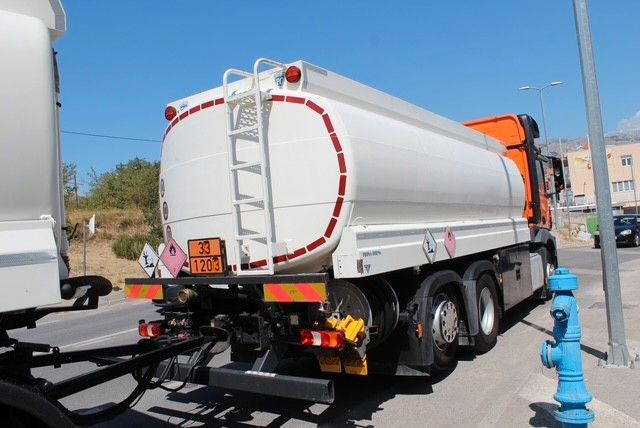 Mercedes-Benz Actros 2548 6x2/4 - Tanker truck: picture 4 Mercedes-Benz Actros 2548 6x2/4 - Tanker truck: picture 4