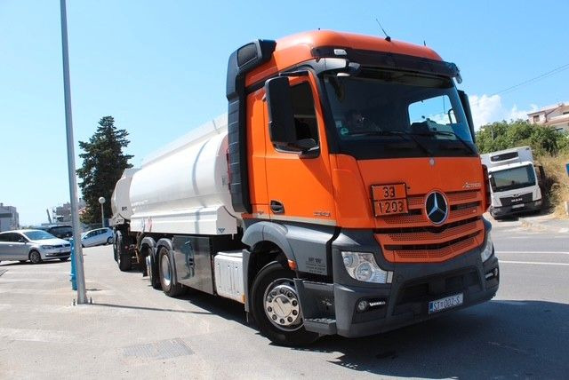 Mercedes-Benz Actros 2548 6x2/4 - Tanker truck: picture 2 Mercedes-Benz Actros 2548 6x2/4 - Tanker truck: picture 2