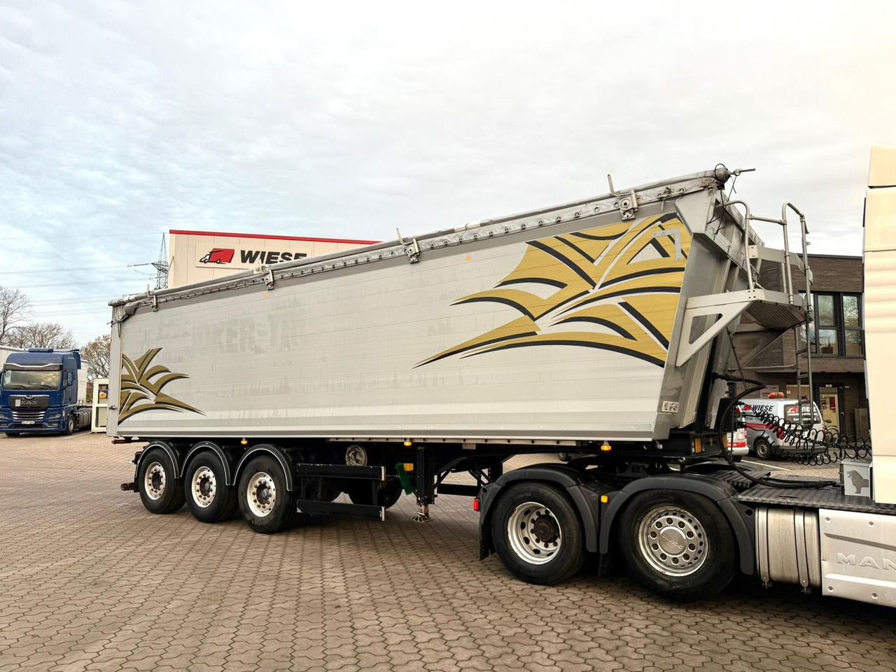 Benalu Bulkliner 95 Alu Kippmulde 51,5m³ - Tipper semi-trailer: picture 1 Benalu Bulkliner 95 Alu Kippmulde 51,5m³ - Tipper semi-trailer: picture 1