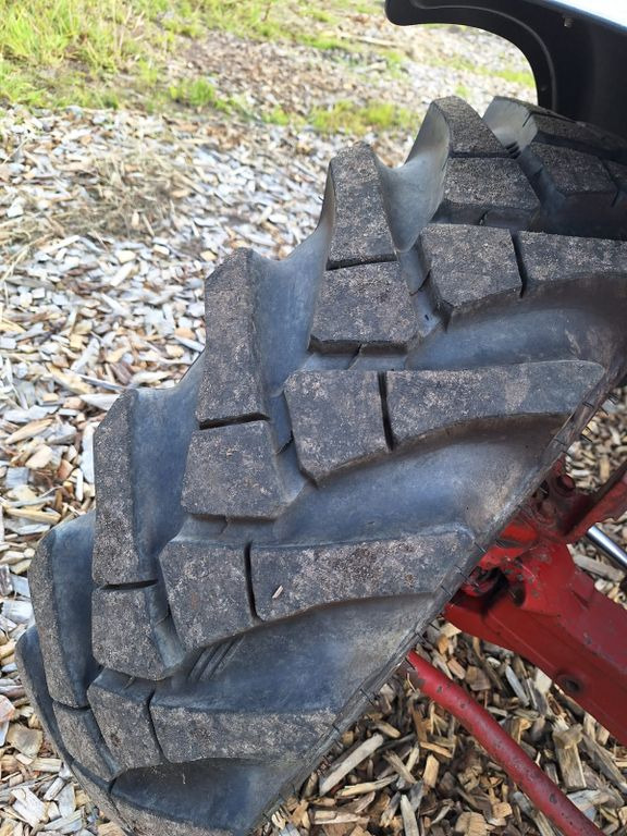 Farm tractor IHC 833 Allrad Kabine: picture 8
