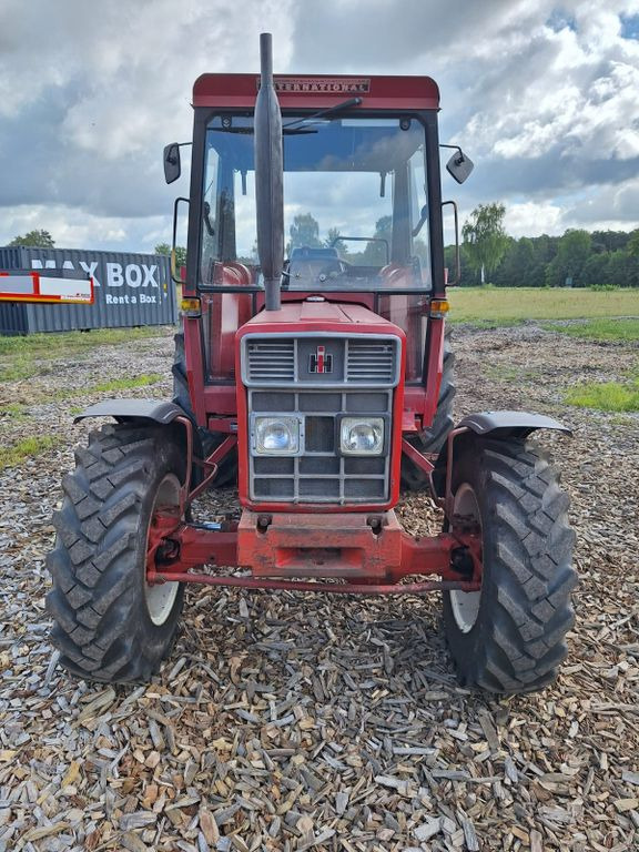 IHC 833 Allrad Kabine IHC 833 Allrad Kabine - Farm tractor: picture 2 IHC 833 Allrad Kabine IHC 833 Allrad Kabine - Farm tractor: picture 2