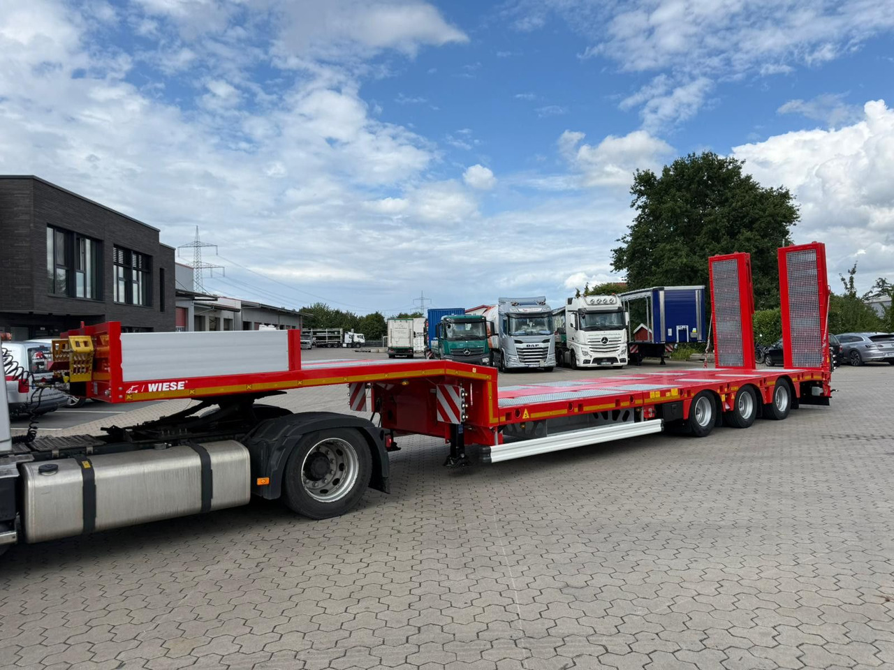 Kässbohrer SLS.HS Tieflader mit hydr. Schwanenhals Kässbohrer SLS.HS Tieflader mit hydr. Schwanenhals - Low loader semi-trailer: picture 2 Kässbohrer SLS.HS Tieflader mit hydr. Schwanenhals Kässbohrer SLS.HS Tieflader mit hydr. Schwanenhals - Low loader semi-trailer: picture 2
