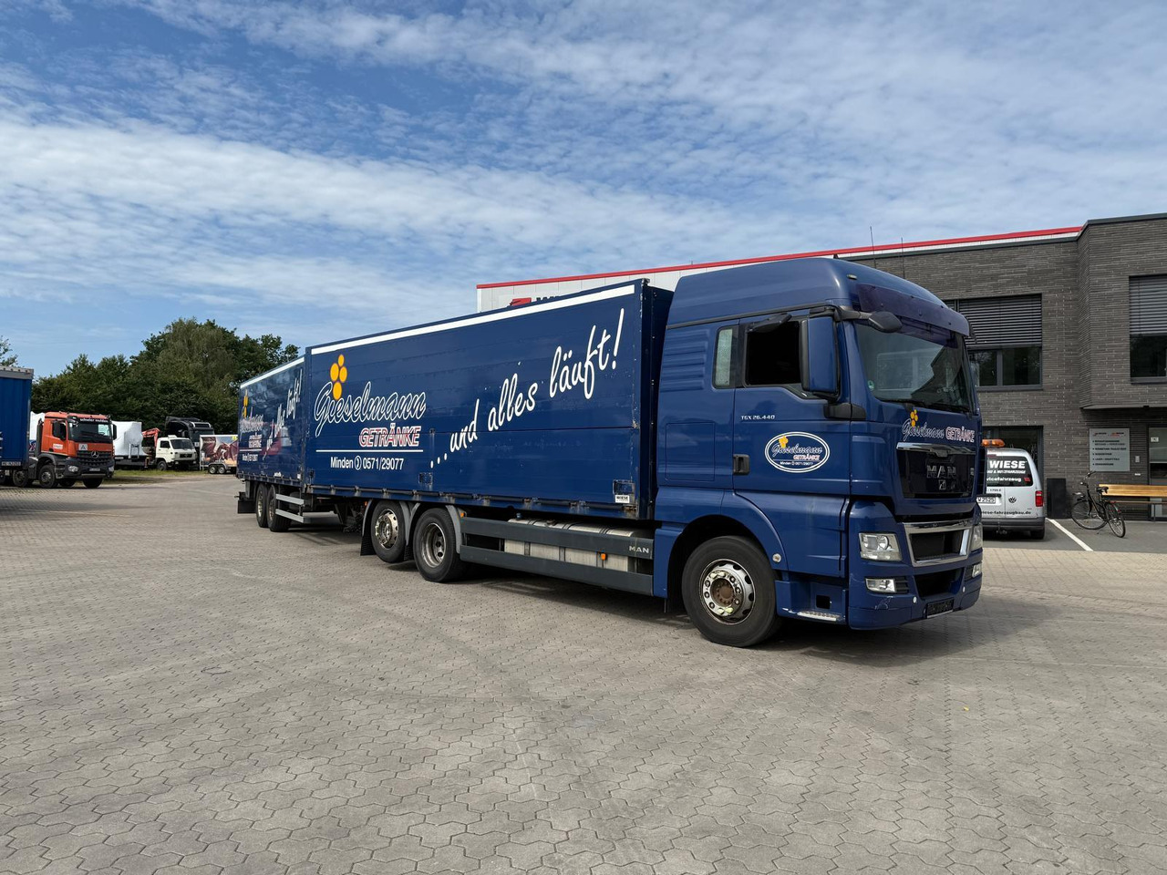 MAN TGA Schwenkwand-Getränkeaufbau incl. Anhänger - Box truck: picture 1 MAN TGA Schwenkwand-Getränkeaufbau incl. Anhänger - Box truck: picture 1