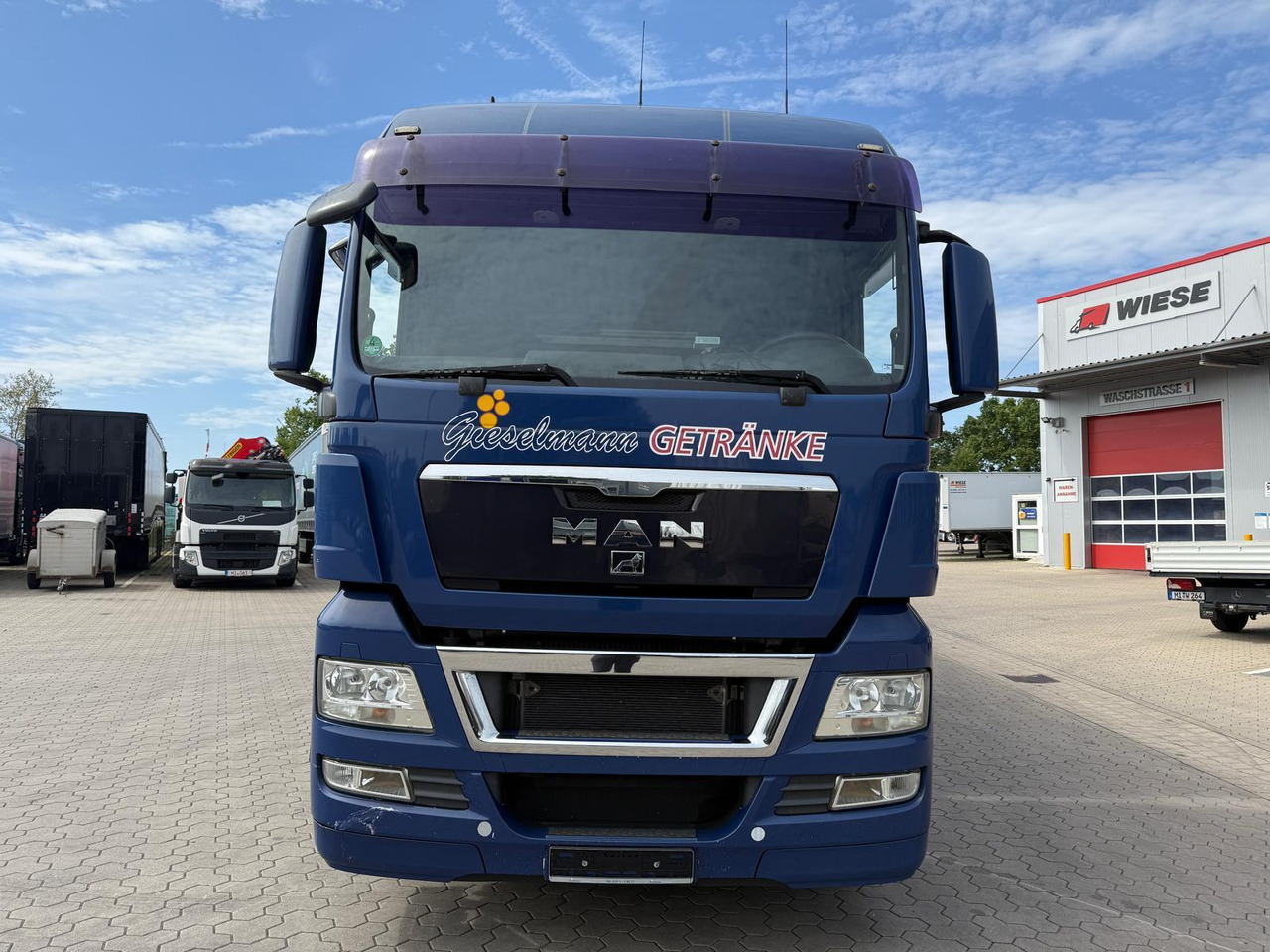 MAN TGA Schwenkwand-Getränkeaufbau incl. Anhänger - Box truck: picture 4 MAN TGA Schwenkwand-Getränkeaufbau incl. Anhänger - Box truck: picture 4