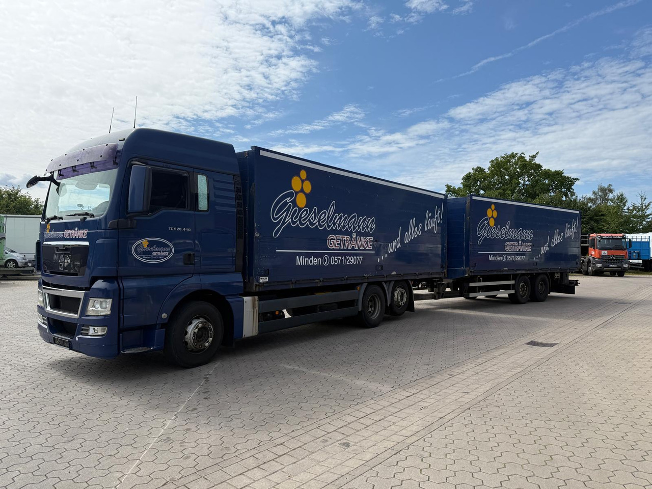 MAN TGA Schwenkwand-Getränkeaufbau incl. Anhänger - Box truck: picture 2 MAN TGA Schwenkwand-Getränkeaufbau incl. Anhänger - Box truck: picture 2