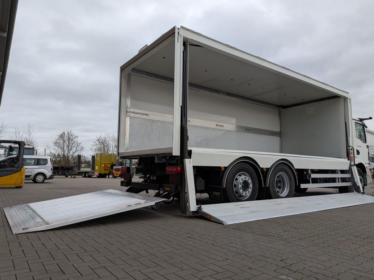 MAN TGM 26.320 6x2/4 Getränkefahrzeug Wingliner LBW - Box truck: picture 2 MAN TGM 26.320 6x2/4 Getränkefahrzeug Wingliner LBW - Box truck: picture 2