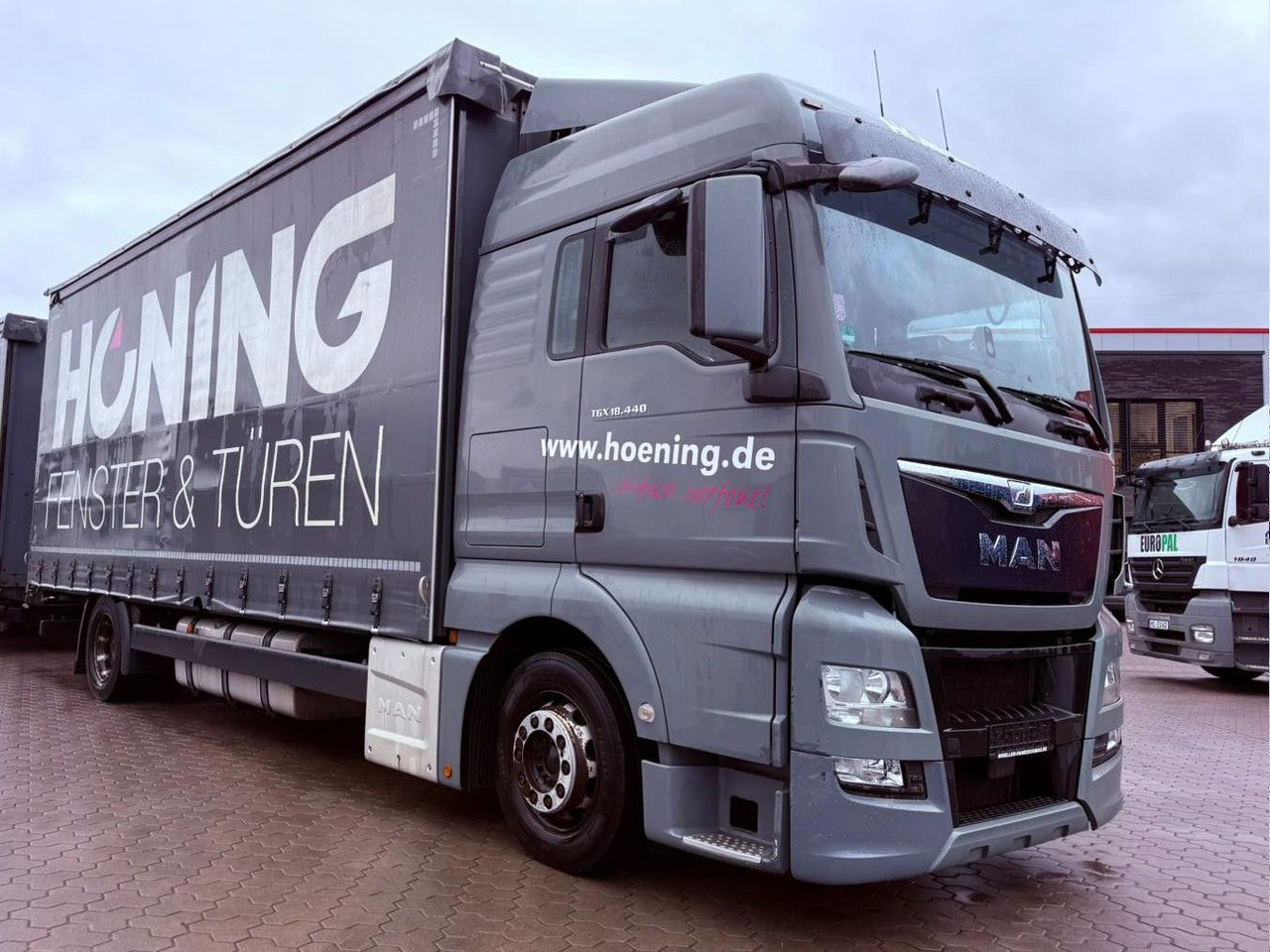 MAN TGX 18.440 LL Volumen LKW mit Staplerhalterung MAN TGX 18.440 LL Volumen LKW mit Staplerhalterung - Curtain side truck: picture 2 MAN TGX 18.440 LL Volumen LKW mit Staplerhalterung MAN TGX 18.440 LL Volumen LKW mit Staplerhalterung - Curtain side truck: picture 2