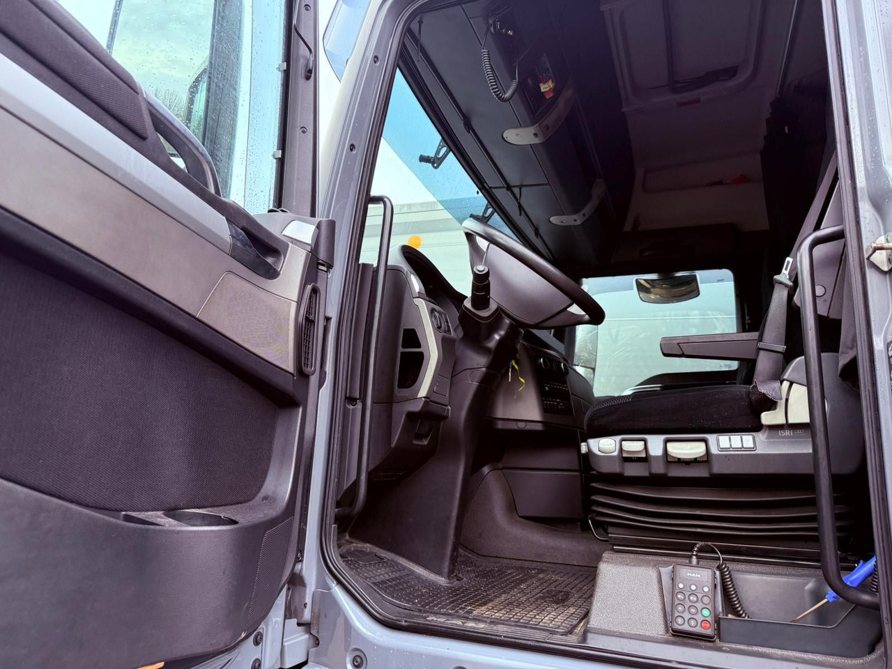 MAN TGX 18.440 LL Volumen LKW mit Staplerhalterung MAN TGX 18.440 LL Volumen LKW mit Staplerhalterung - Curtain side truck: picture 5 MAN TGX 18.440 LL Volumen LKW mit Staplerhalterung MAN TGX 18.440 LL Volumen LKW mit Staplerhalterung - Curtain side truck: picture 5