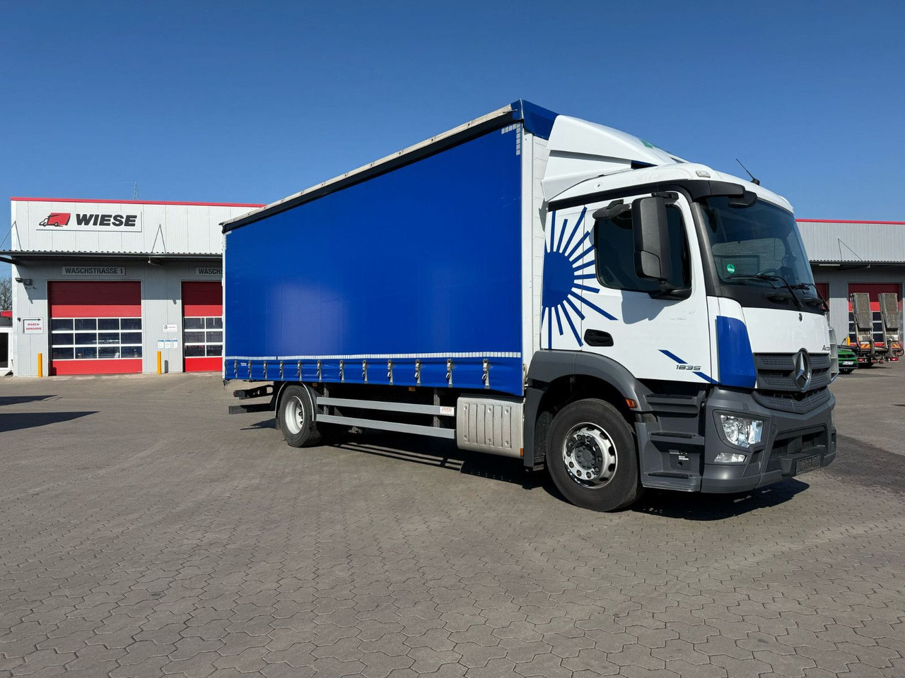 Mercedes-Benz Antos 1835 L - 4x2 Schiebeplane - Curtain side truck: picture 1 Mercedes-Benz Antos 1835 L - 4x2 Schiebeplane - Curtain side truck: picture 1