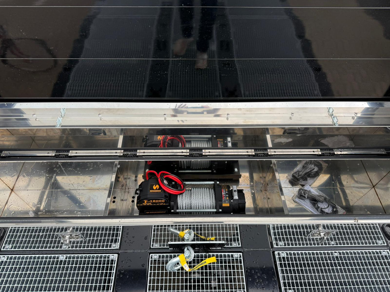 Mercedes-Benz Arbeitsbühnen Maschinentransporter Rampen - Autotransporter truck: picture 5 Mercedes-Benz Arbeitsbühnen Maschinentransporter Rampen - Autotransporter truck: picture 5