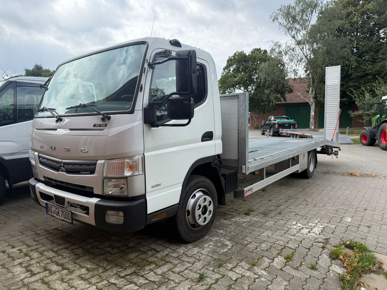 Mitsubishi Fuso Canter 7C18 Arbeitsbühnentransporter - Autotransporter truck: picture 1 Mitsubishi Fuso Canter 7C18 Arbeitsbühnentransporter - Autotransporter truck: picture 1