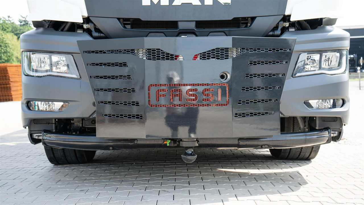 MAN 35.470 8x2 Kran F710 RA2.26 - Truck, Crane truck: picture 2 MAN 35.470 8x2 Kran F710 RA2.26 - Truck, Crane truck: picture 2