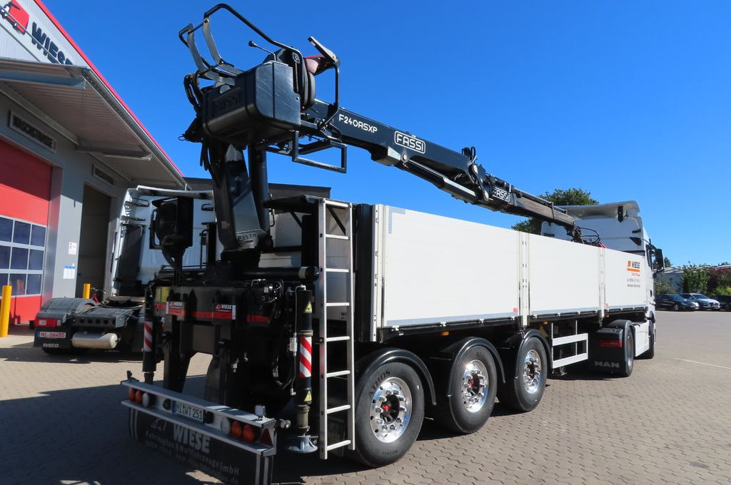 Wiese Baustoffauflieger - Heckkran - Dropside/ Flatbed semi-trailer: picture 3 Wiese Baustoffauflieger - Heckkran - Dropside/ Flatbed semi-trailer: picture 3