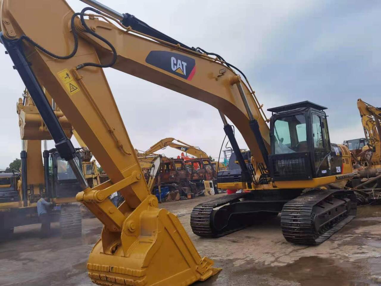 CATERPILLAR 329D - Crawler excavator: picture 2 CATERPILLAR 329D - Crawler excavator: picture 2