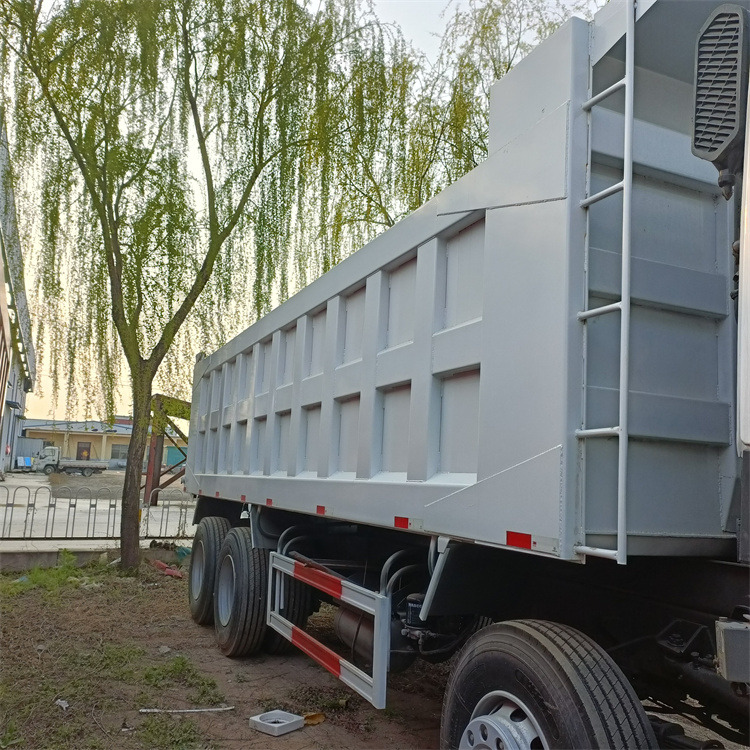 Tipper HOWO 8x4 371hp-White -tipper: picture 9 Tipper HOWO 8x4 371hp-White -tipper: picture 9