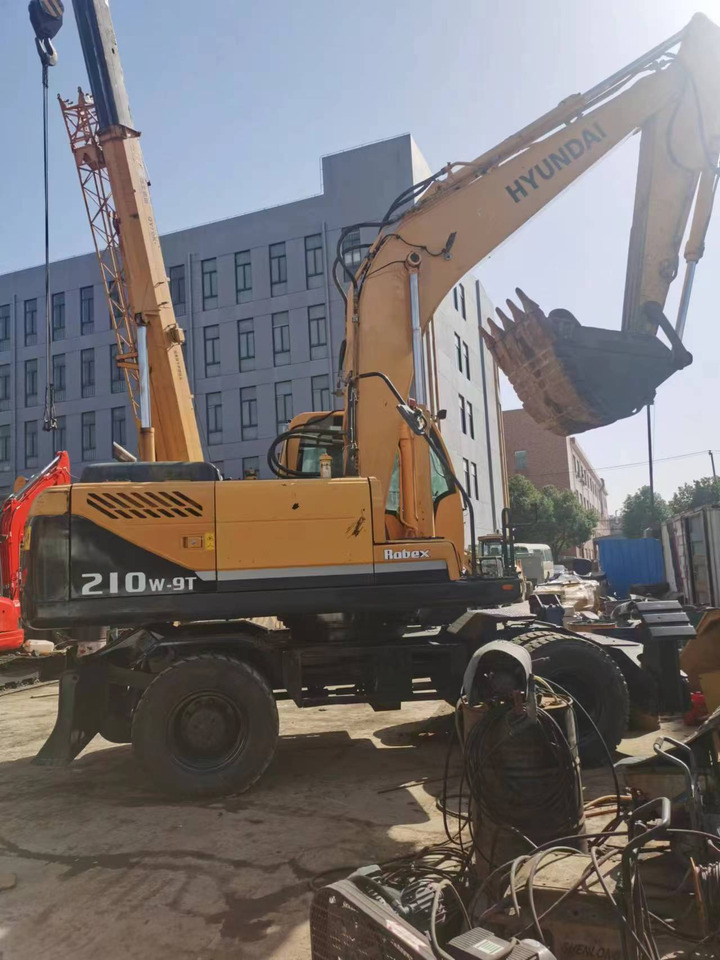 HYUNDAI R210W-9 - Wheel excavator: picture 1 HYUNDAI R210W-9 - Wheel excavator: picture 1