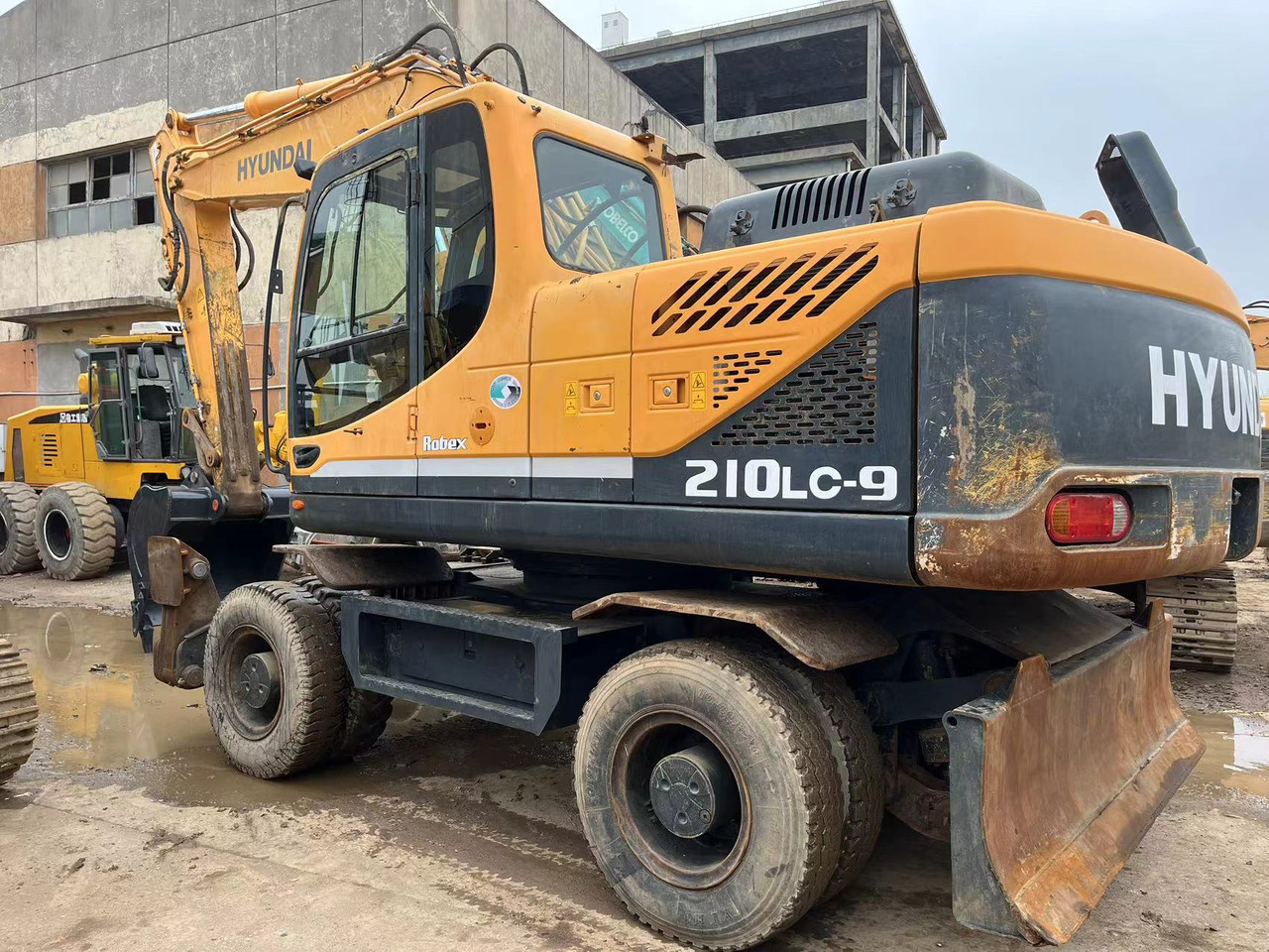 HYUNDAI R210W-9 - Wheel excavator: picture 3 HYUNDAI R210W-9 - Wheel excavator: picture 3