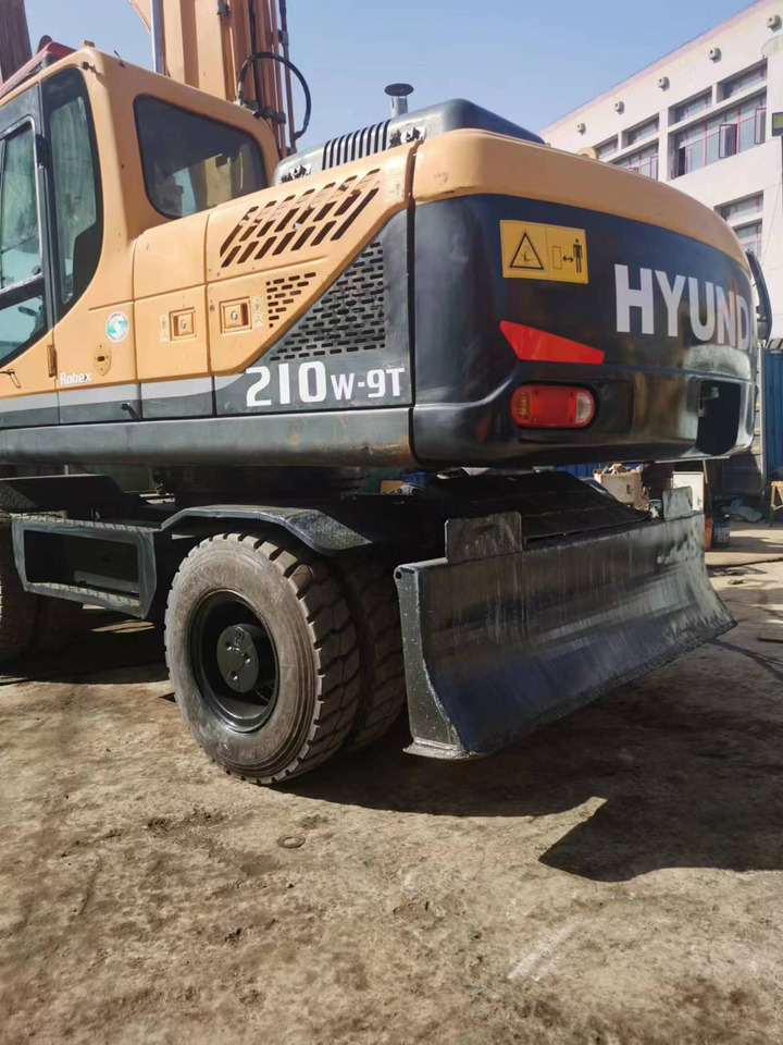 HYUNDAI R210W-9 - Wheel excavator: picture 5 HYUNDAI R210W-9 - Wheel excavator: picture 5