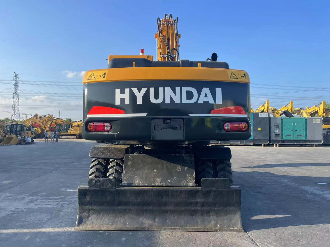 Hyundai R210W-9 - Wheel excavator: picture 4 Hyundai R210W-9 - Wheel excavator: picture 4