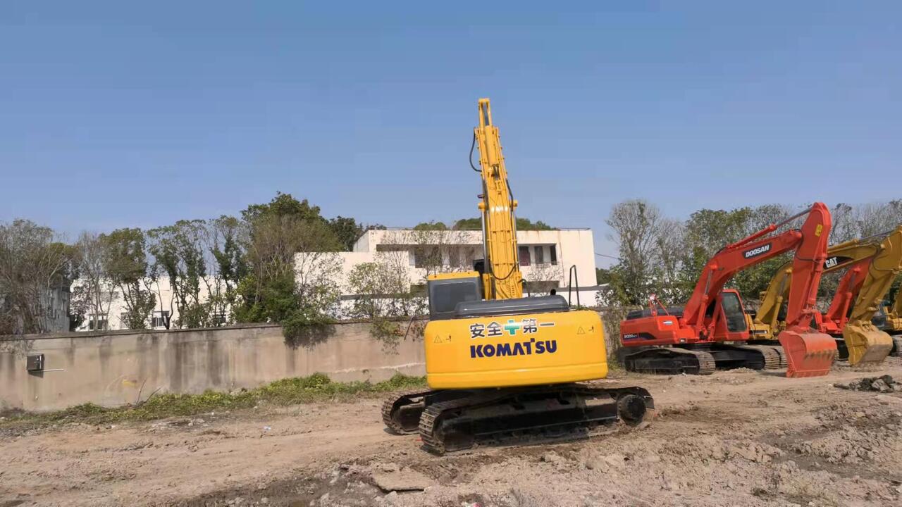 KOMATSU PC220-7 - Crawler excavator: picture 3 KOMATSU PC220-7 - Crawler excavator: picture 3