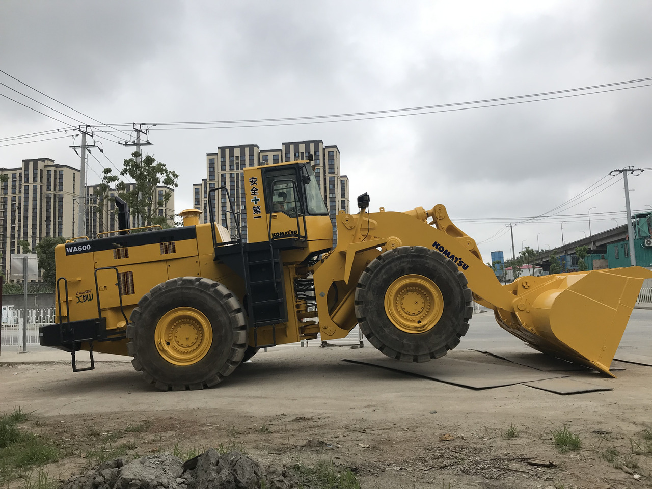 KOMATSU WA600-3 - Wheel loader: picture 3 KOMATSU WA600-3 - Wheel loader: picture 3