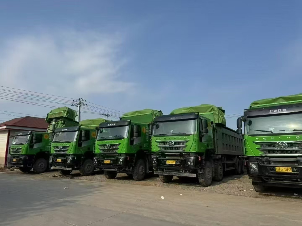 Iveco 8x4 dumptruck - Truck: picture 2 Iveco 8x4 dumptruck - Truck: picture 2