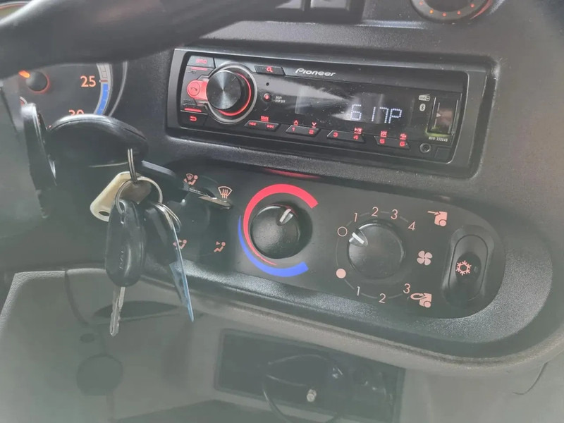 Refrigerator truck DAF LF 45.220 Kuhlkoffer Thermoking T1000R LBW ST380V EURO EEV: picture 13 Refrigerator truck DAF LF 45.220 Kuhlkoffer Thermoking T1000R LBW ST380V EURO EEV: picture 13