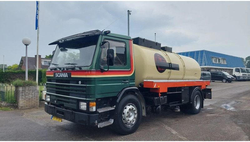 Scania P82 4x2 Tank - Tanker truck: picture 1 Scania P82 4x2 Tank - Tanker truck: picture 1