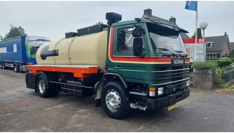 Scania P82 4x2 Tank - Tanker truck: picture 2 Scania P82 4x2 Tank - Tanker truck: picture 2