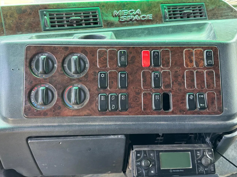 Tractor unit Mercedes-Benz Actros 1848 V8 EPS 3 PEDAL WITH RETARDER AND AIRCO: picture 10 Tractor unit Mercedes-Benz Actros 1848 V8 EPS 3 PEDAL WITH RETARDER AND AIRCO: picture 10