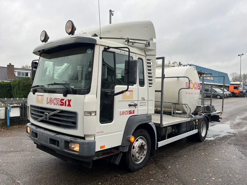 Volvo FL 611 FL6 11 4x2 with TANK, possible to remove the tank - Tanker truck: picture 1 Volvo FL 611 FL6 11 4x2 with TANK, possible to remove the tank - Tanker truck: picture 1