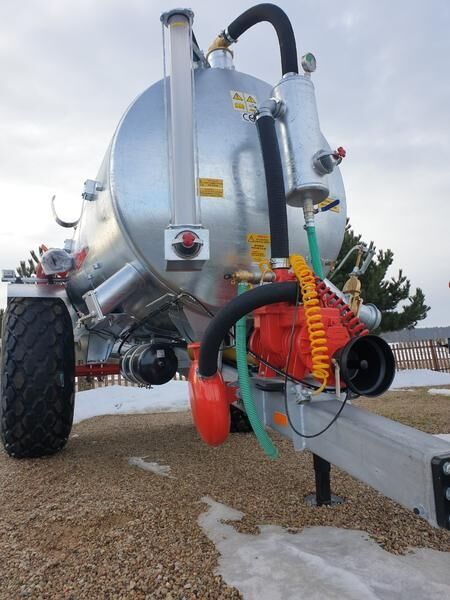 POMOT Single-axial tanker truck/ Beczkowóz wóz asenizacyjny 8000 l - Slurry tanker: picture 4 POMOT Single-axial tanker truck/ Beczkowóz wóz asenizacyjny 8000 l - Slurry tanker: picture 4