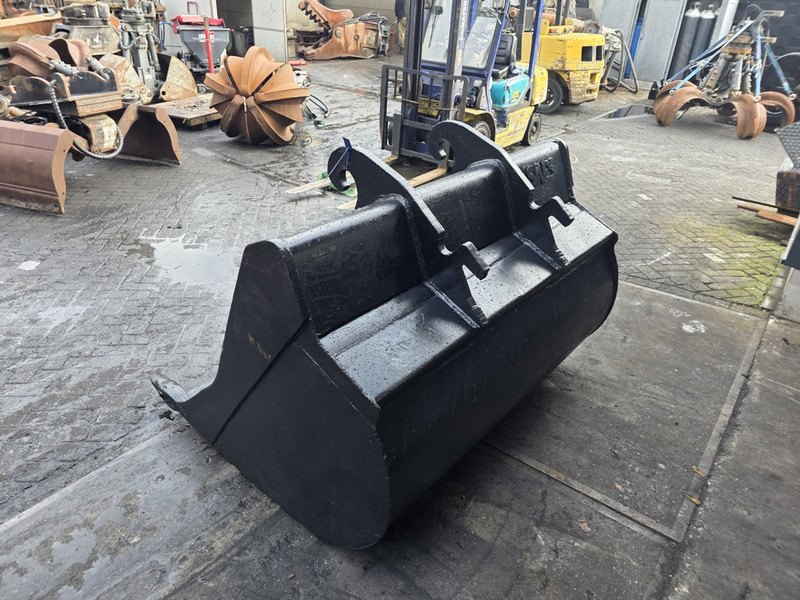 Dieplepelbak met tanden cw 40 cw40 veractert bucket - Bucket for Construction machinery: picture 5 Dieplepelbak met tanden cw 40 cw40 veractert bucket - Bucket for Construction machinery: picture 5