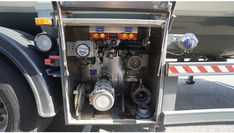 Schrader 3 AXLE ADR CHEMIE TANK TRAILER 40.000LTR - Tanker semi-trailer: picture 5 Schrader 3 AXLE ADR CHEMIE TANK TRAILER 40.000LTR - Tanker semi-trailer: picture 5
