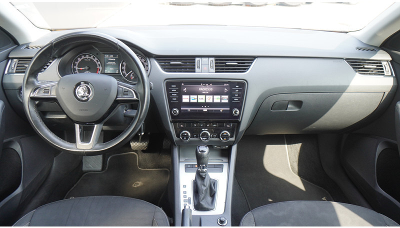 Škoda Octavia COMBI 1.6TDI DSG 85KW GREENTECH AMBITION BUSINESS - Minibus, Passenger van: picture 5 Škoda Octavia COMBI 1.6TDI DSG 85KW GREENTECH AMBITION BUSINESS - Minibus, Passenger van: picture 5