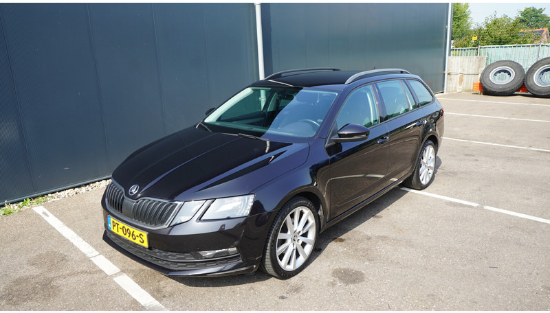 Škoda Octavia COMBI 1.6TDI DSG 85KW GREENTECH AMBITION BUSINESS - Minibus, Passenger van: picture 3 Škoda Octavia COMBI 1.6TDI DSG 85KW GREENTECH AMBITION BUSINESS - Minibus, Passenger van: picture 3