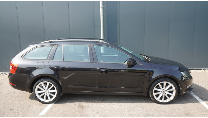 Škoda Octavia COMBI 1.6TDI DSG 85KW GREENTECH AMBITION BUSINESS - Minibus, Passenger van: picture 2 Škoda Octavia COMBI 1.6TDI DSG 85KW GREENTECH AMBITION BUSINESS - Minibus, Passenger van: picture 2