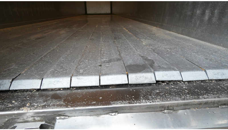 Kraker 3 AXLE WALKING FLOOR TRAILER - Walking floor semi-trailer: picture 5 Kraker 3 AXLE WALKING FLOOR TRAILER - Walking floor semi-trailer: picture 5