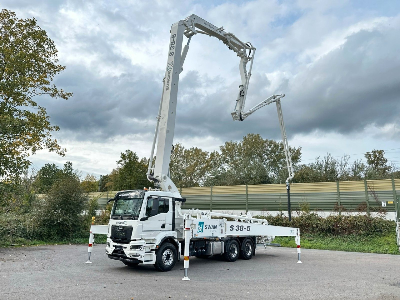 MAN TGS 26.510 6x4 SWAN TSP 38-5 160RZ ( 38m ) MAN TGS 26.510 6x4 SWAN TSP 38-5 160RZ ( 38m ) - Concrete mixer truck: picture 3 MAN TGS 26.510 6x4 SWAN TSP 38-5 160RZ ( 38m ) MAN TGS 26.510 6x4 SWAN TSP 38-5 160RZ ( 38m ) - Concrete mixer truck: picture 3