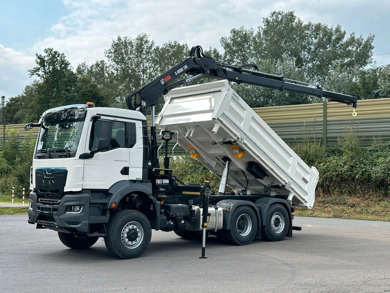 MAN TGS 28.440 6x4-4/3-Seiten- Kipper / Hiab 138-3 MAN TGS 28.440 6x4-4/3-Seiten- Kipper / Hiab 138-3 - Tipper, Crane truck: picture 2 MAN TGS 28.440 6x4-4/3-Seiten- Kipper / Hiab 138-3 MAN TGS 28.440 6x4-4/3-Seiten- Kipper / Hiab 138-3 - Tipper, Crane truck: picture 2