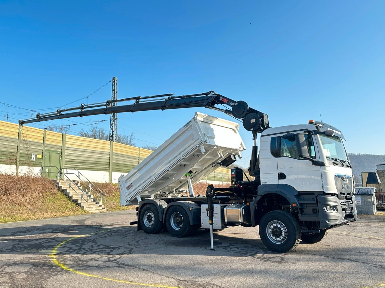 MAN TGS 28.440 6x4-4/3-Seiten- Kipper / Hiab 228-6 - Tipper, Crane truck: picture 1 MAN TGS 28.440 6x4-4/3-Seiten- Kipper / Hiab 228-6 - Tipper, Crane truck: picture 1