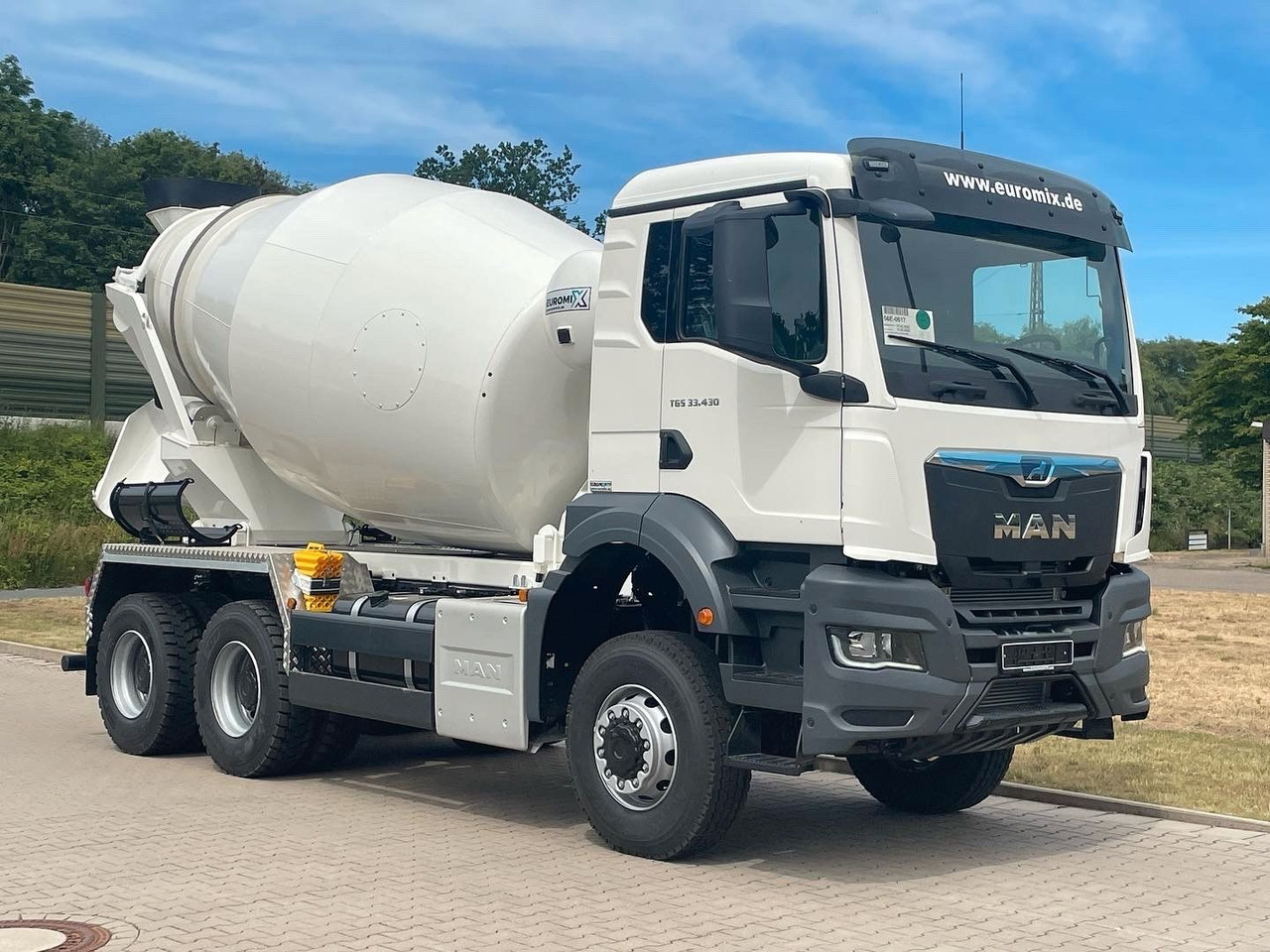 MAN TGS 33.440 / 6X6 Euro6e Euromix MTP EM 7 L - Concrete mixer truck: picture 1 MAN TGS 33.440 / 6X6 Euro6e Euromix MTP EM 7 L - Concrete mixer truck: picture 1